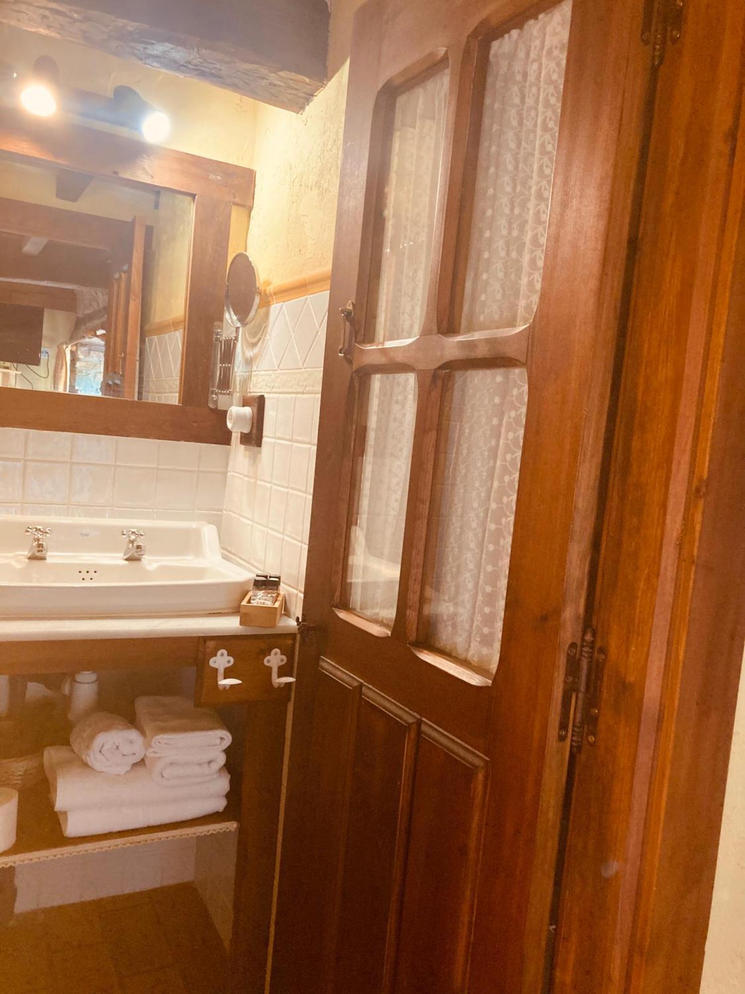 Perrozo Posada La Trebede מראה חיצוני תמונה